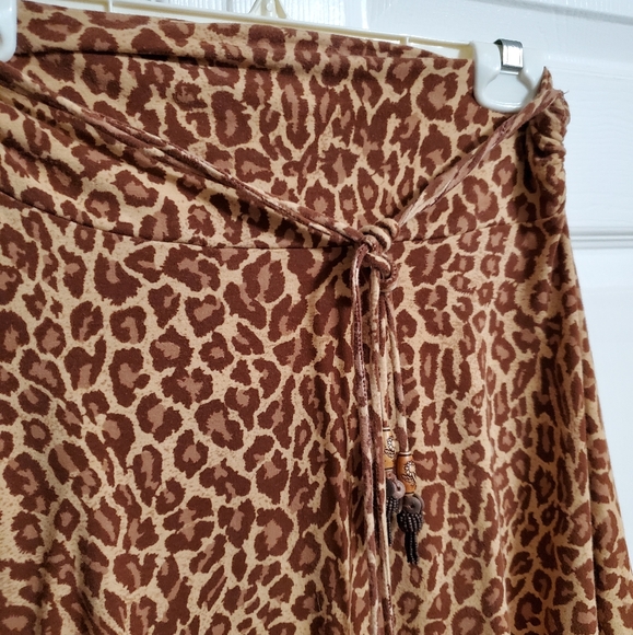 Long line animal print skirt Length 30 Size small - Picture 2 of 6